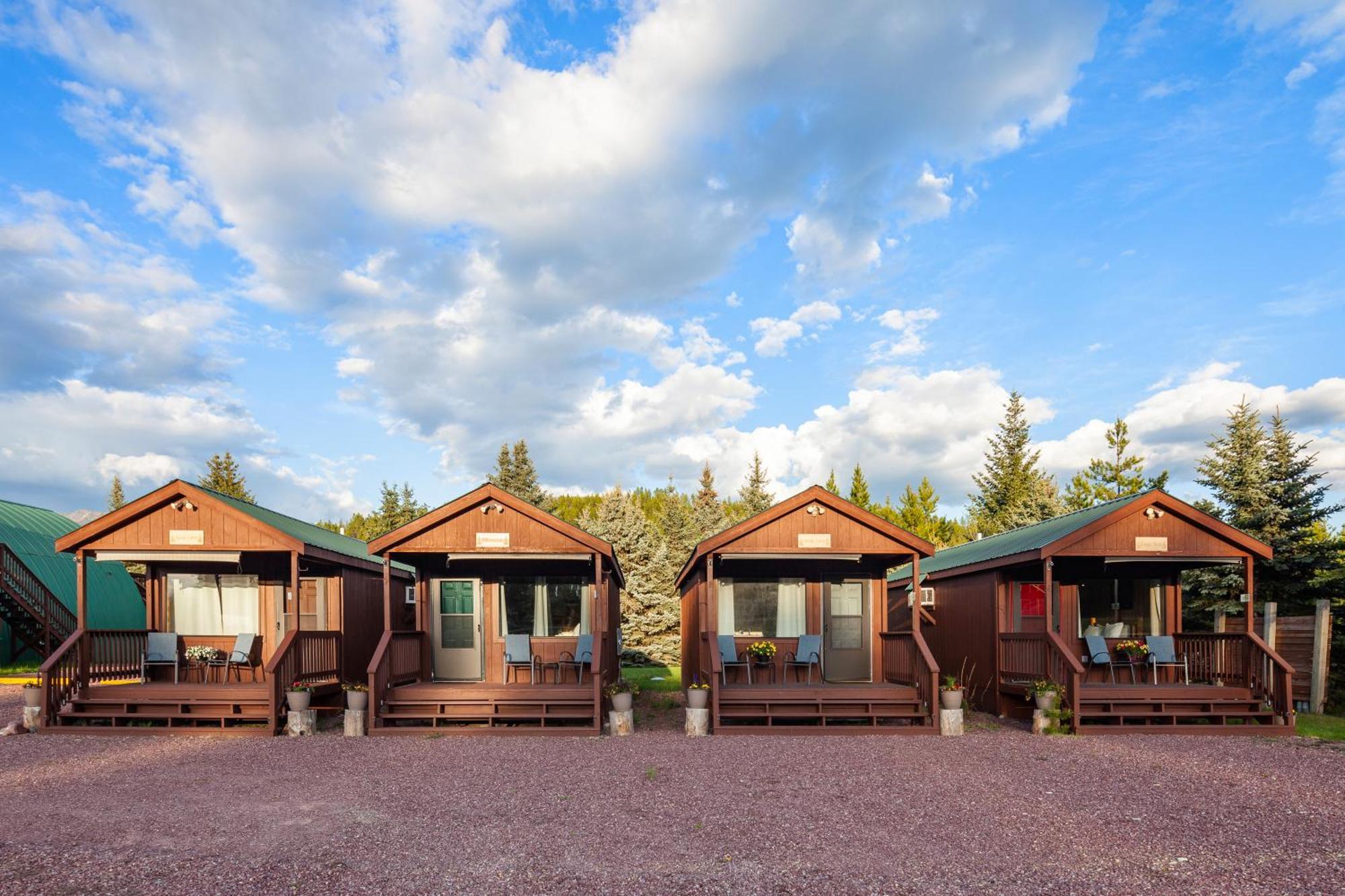 Sky Eco - Glacier General Store And Cabins Coram Zewnętrze zdjęcie