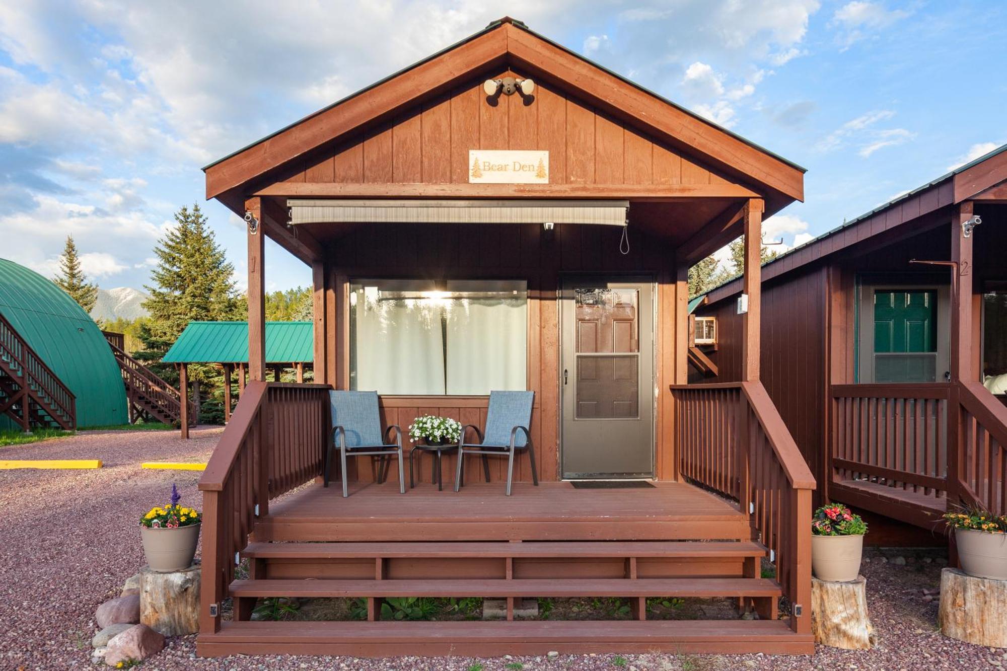 Sky Eco - Glacier General Store And Cabins Coram Zewnętrze zdjęcie