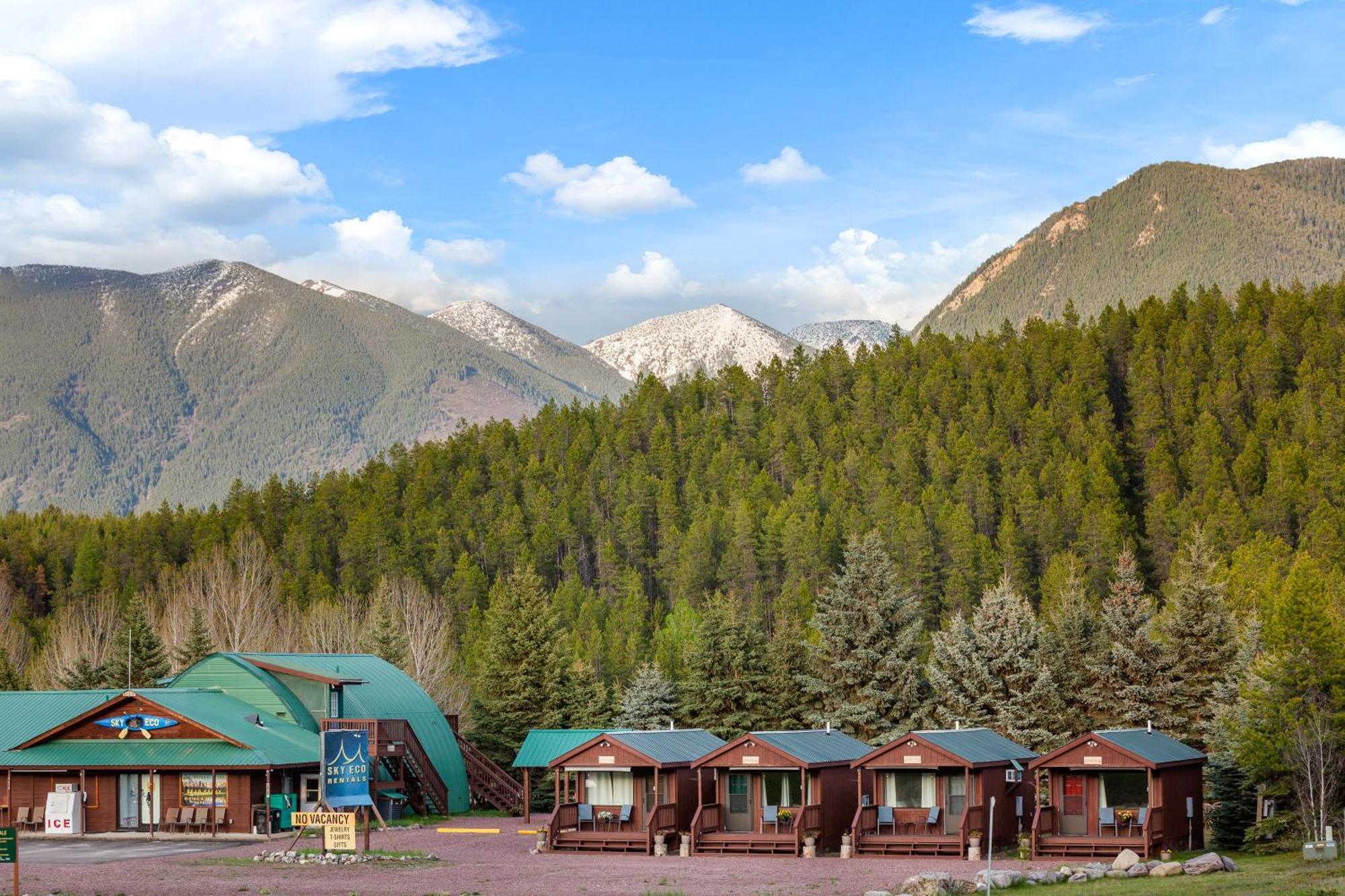 Sky Eco - Glacier General Store And Cabins Coram Zewnętrze zdjęcie