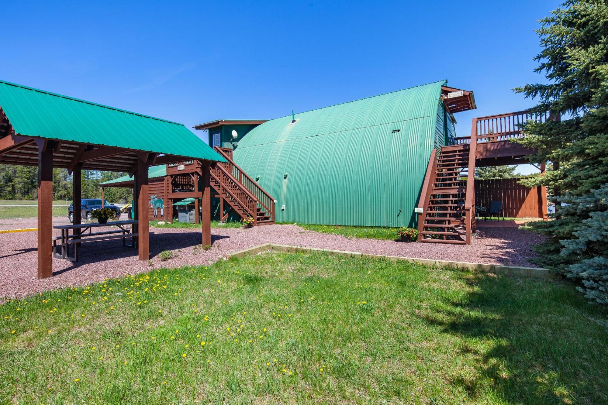 Sky Eco - Glacier General Store And Cabins Coram Zewnętrze zdjęcie