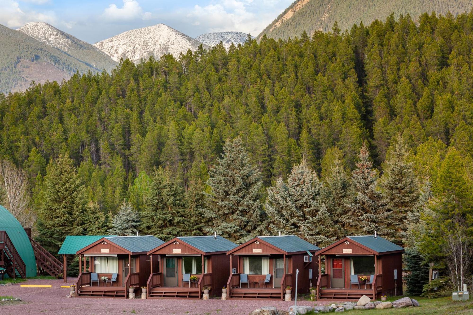 Sky Eco - Glacier General Store And Cabins Coram Zewnętrze zdjęcie