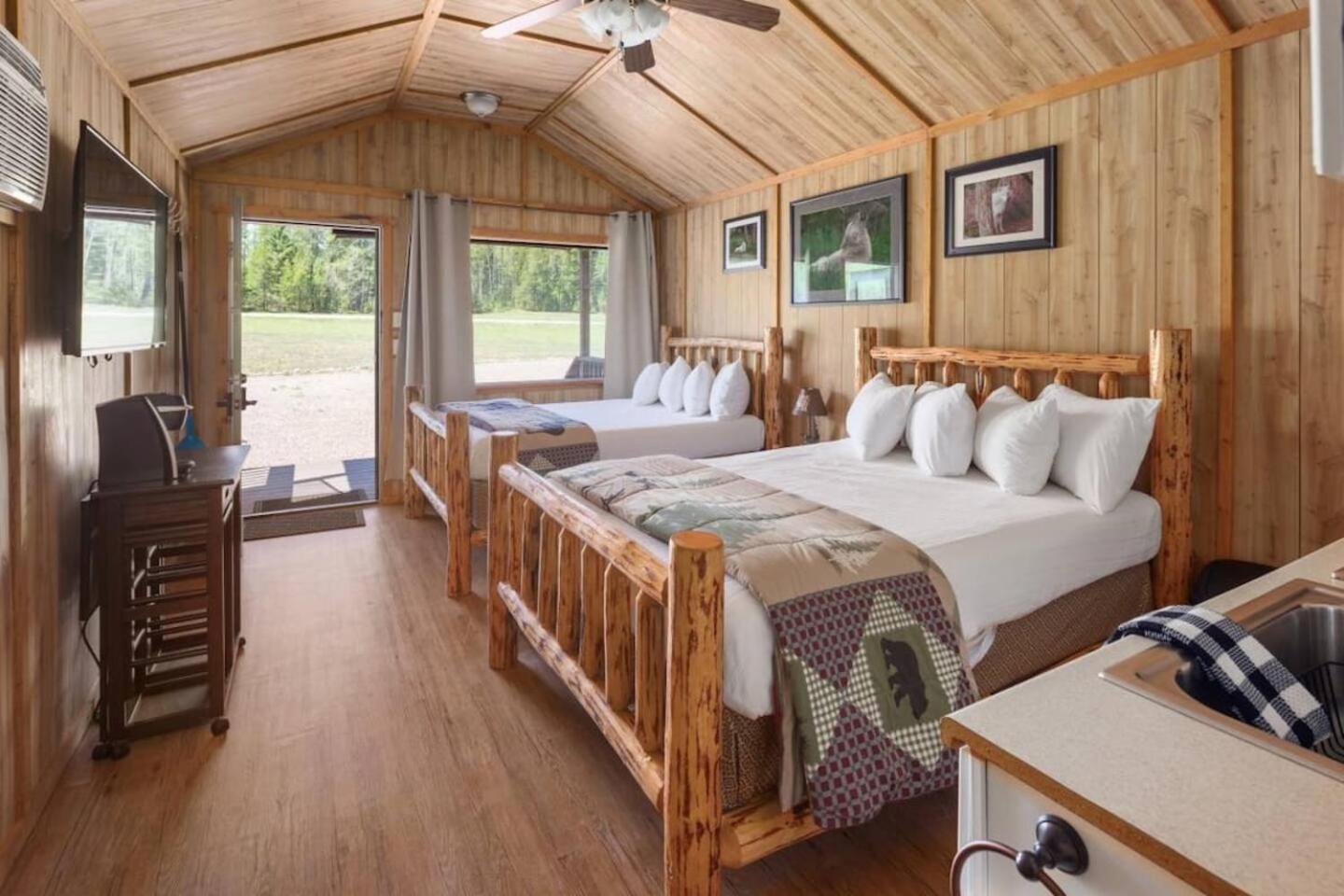 Sky Eco - Glacier General Store And Cabins Coram Zewnętrze zdjęcie