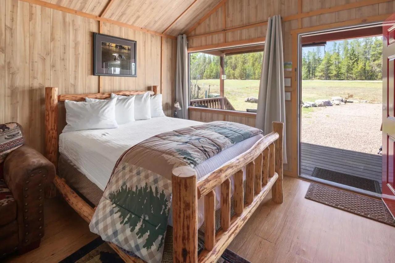 Sky Eco - Glacier General Store And Cabins Coram Zewnętrze zdjęcie